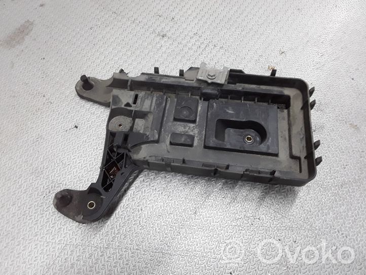 Seat Toledo III (5P) Boîte de batterie 1K0915333C