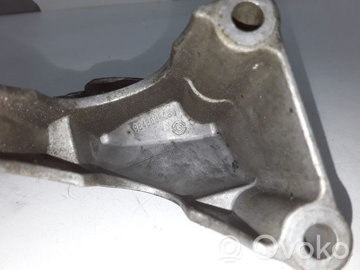 Peugeot 607 Support pompe injection à carburant 9642089680