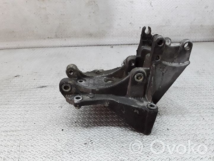 Peugeot 406 Support de générateur / alternateur 96348183