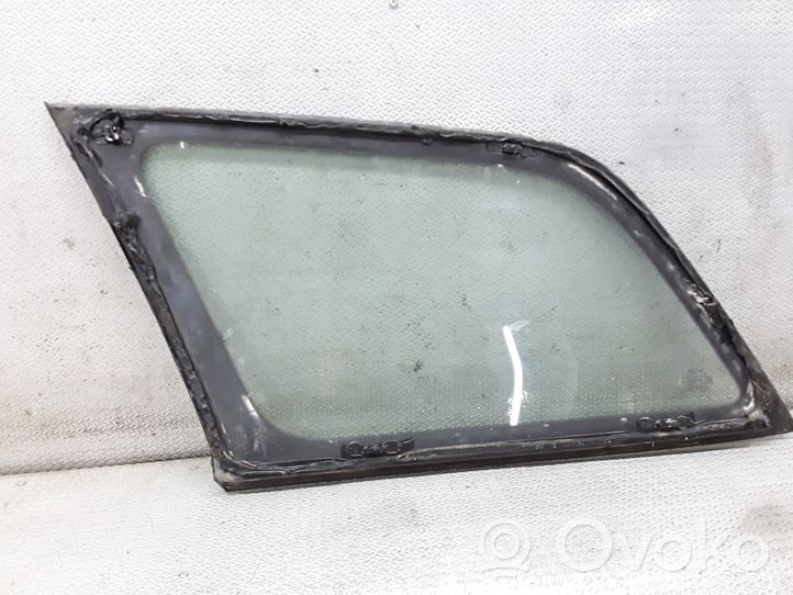 Toyota Avensis T220 Rear side window/glass 