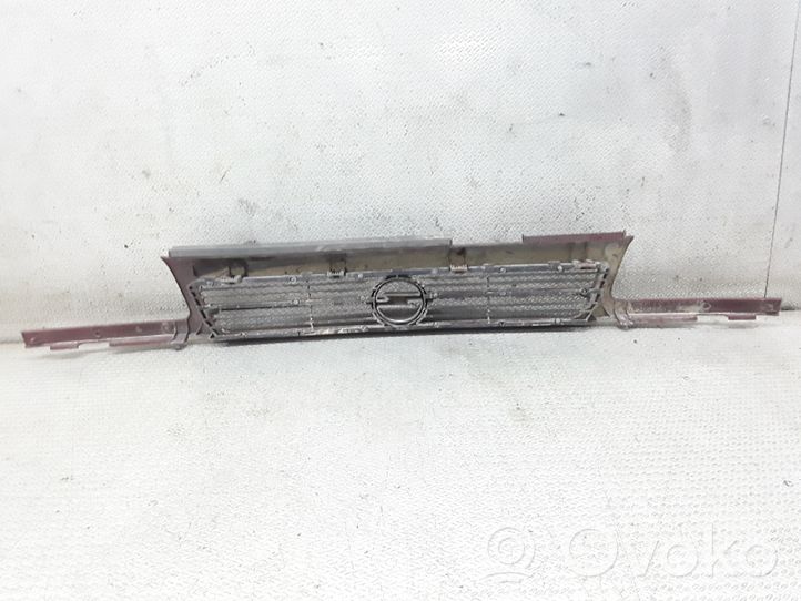 Opel Astra F Front bumper upper radiator grill 