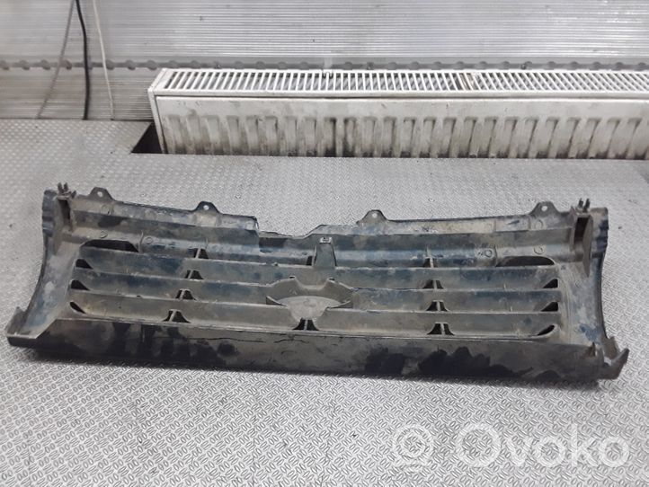 KIA Sportage Grille calandre supérieure de pare-chocs avant 0K01A50710