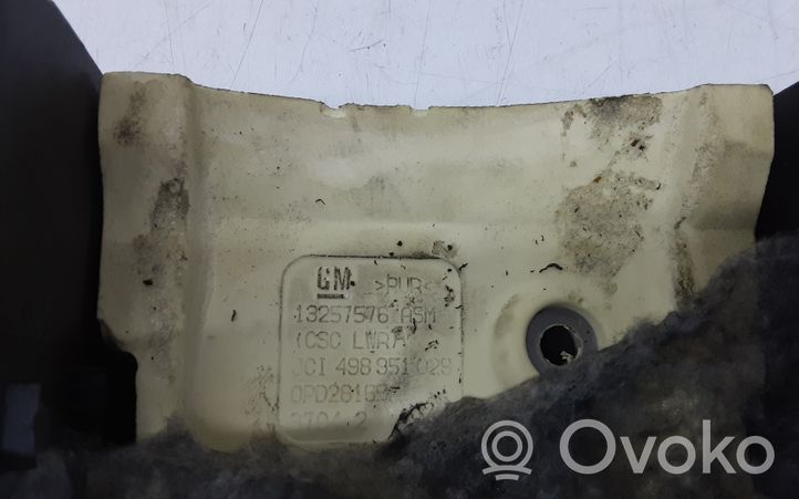 Opel Astra J Ohjauspyörän pylvään verhoilu 13257576