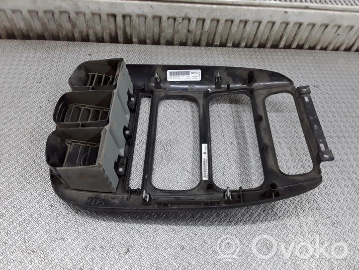 Chrysler Voyager Konsola środkowa / Radio / GPS 05009035AA