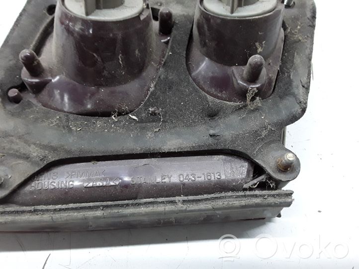 Mitsubishi Galant Lampy tylnej klapy bagażnika 0431613