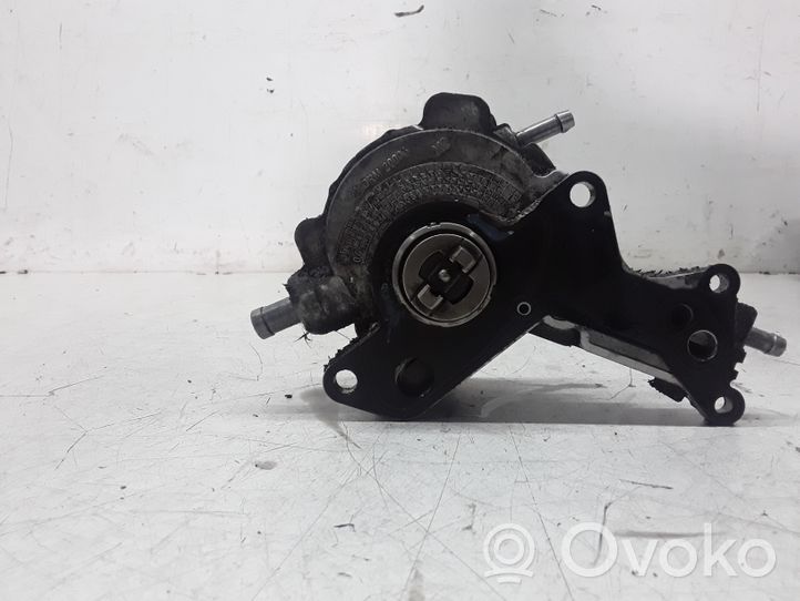 Volkswagen PASSAT B5 Alipainepumppu 038145215