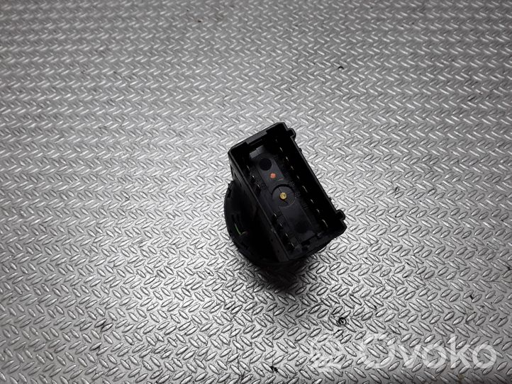Skoda Octavia Mk1 (1U) Przełącznik świateł 3B0941531A