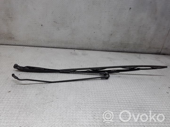 Peugeot 107 Windshield/front glass wiper blade 