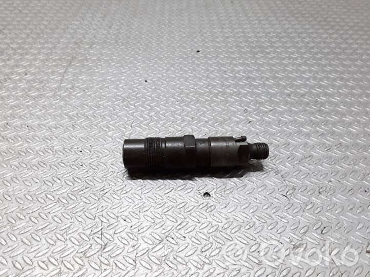 Volkswagen Polo II 86C 2F Injecteur de carburant 031130201A