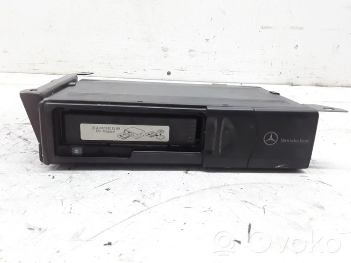 Mercedes-Benz Vaneo W414 CD/DVD-vaihdin A0028206289