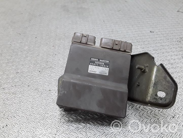 Toyota Avensis Verso Polttoaineen ruiskutuksen ohjainlaite/moduuli 8987126010