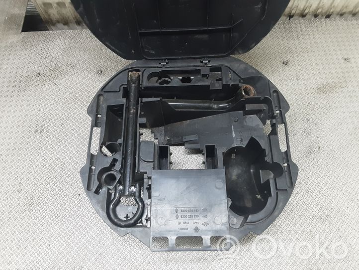 Renault Clio III Boîte à outils 8200578163