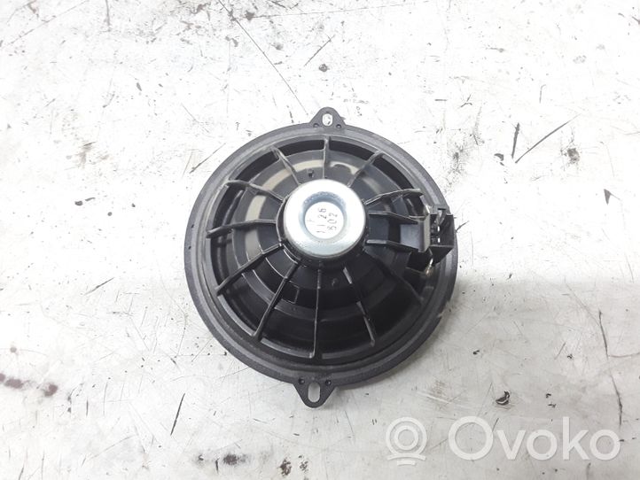 Renault Clio III Haut-parleur de porte avant 8200110683