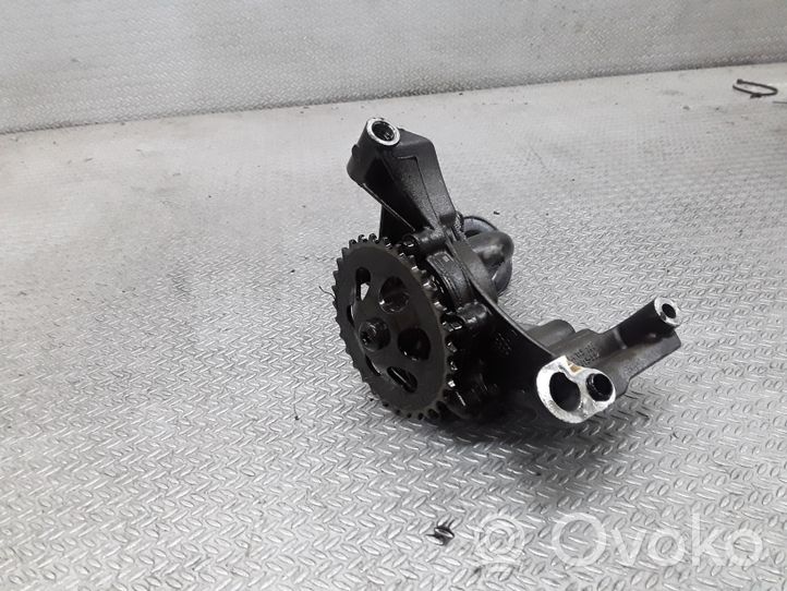 Volkswagen PASSAT B5.5 Pompe à huile 06A115105