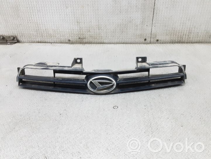 Daihatsu YRV Grille calandre supérieure de pare-chocs avant 5311197401