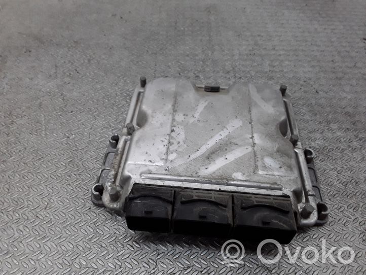 Opel Movano A Sterownik / Moduł ECU 0281011106