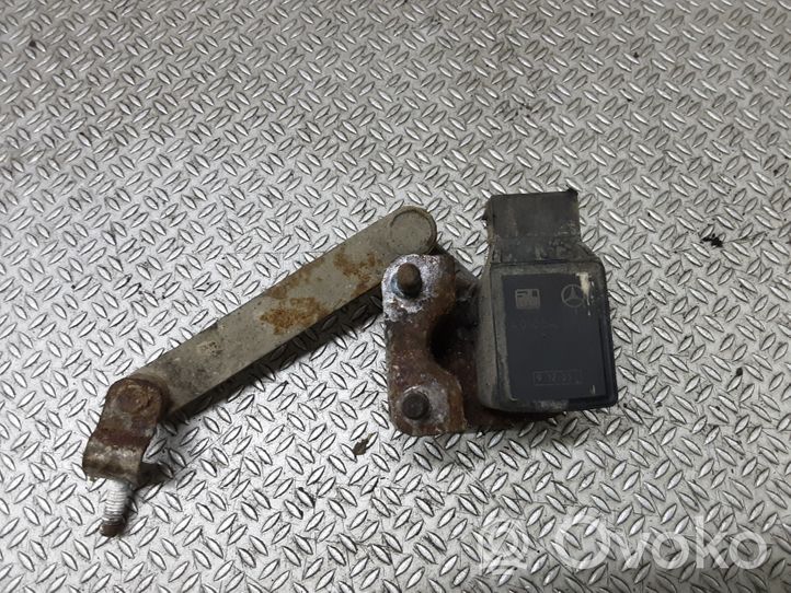 Mercedes-Benz E W211 Sensore di livello faro/fanale A0105427717