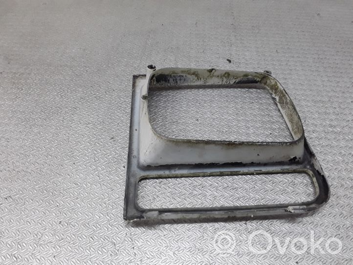 Jeep Cherokee Listwa pod lampę przednią 55055138