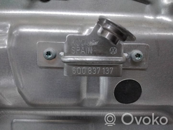 Volkswagen Polo Alzacristalli manuale della portiera anteriore 6Q0837137