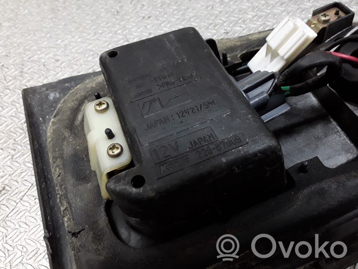 Mitsubishi Delica Lampy tylnej klapy bagażnika 22687009