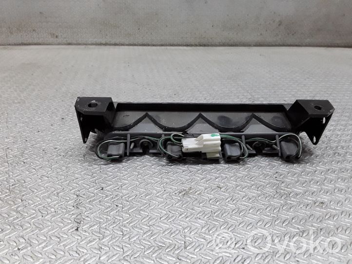 Mitsubishi Delica Papildomas stop žibintas 0508801