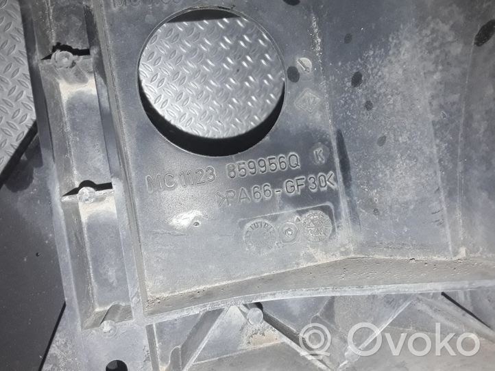 Renault Master II Support de radiateur sur cadre face avant MC1123859956Q