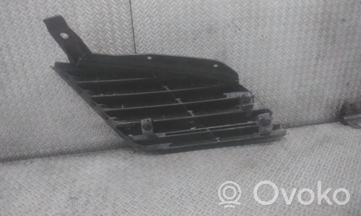 Nissan Primera Grille inférieure de pare-chocs avant 62330AU300