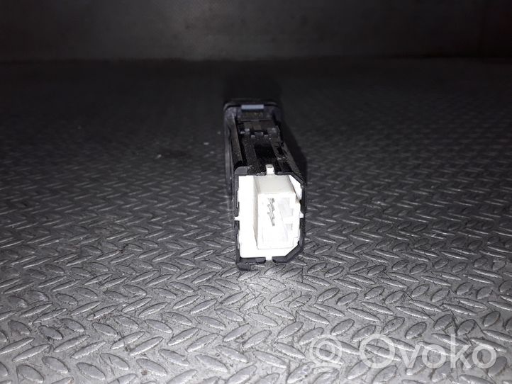 Opel Frontera B Windscreen/window heater switch M18872