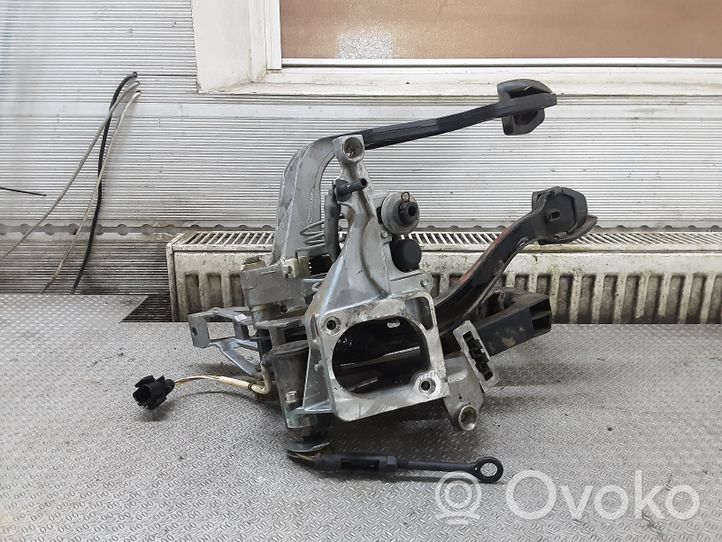 Volkswagen PASSAT B5 Pedal assembly 8D1721117D