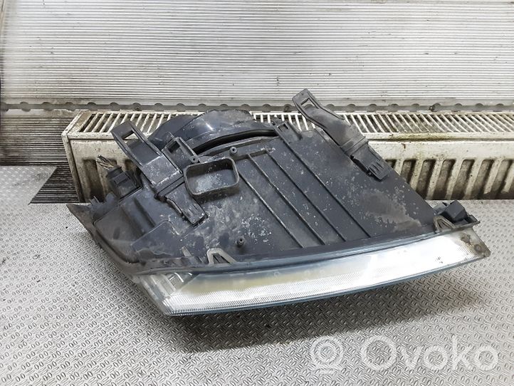 Ford Focus Lampa przednia 4M5113W030AF