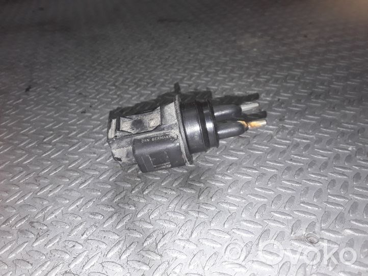 Volkswagen PASSAT B5.5 Windshield washer fluid level sensor 