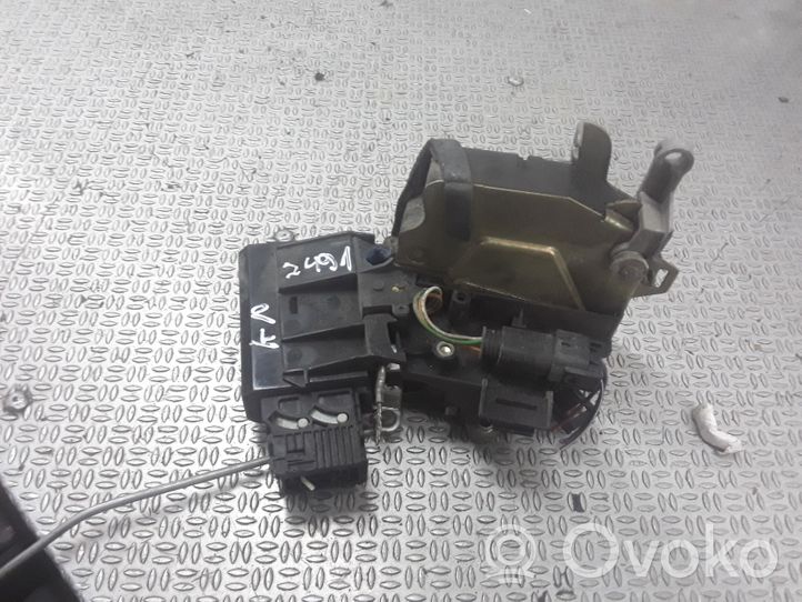 BMW 5 E39 Front door lock 40620751