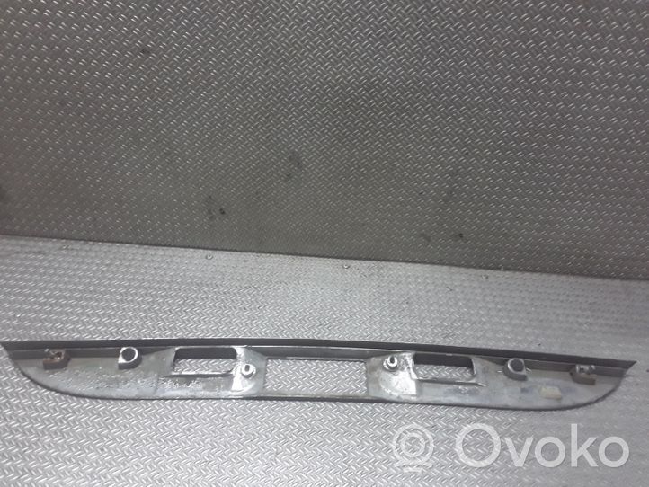 Mercedes-Benz E W211 Rivestimento portellone 0390241125