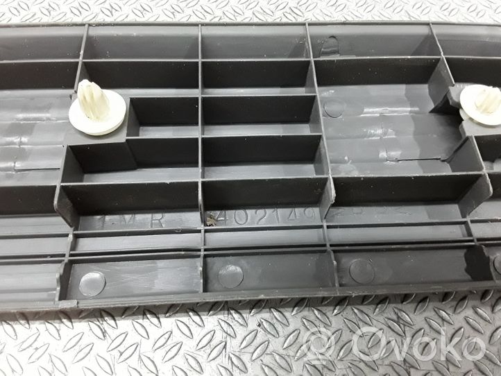 Mitsubishi Pajero Etuoven kynnyksen suojalista 1MR402149