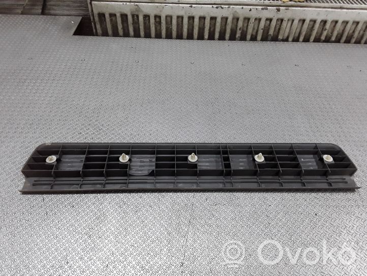 Mitsubishi Pajero Etuoven kynnyksen suojalista 1MR402149