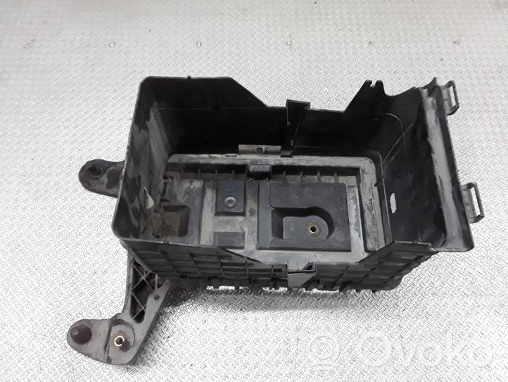 Volkswagen PASSAT B7 Akumulatora nostiprināšanas pamatne 1K0915325A