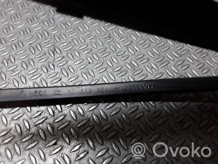 Opel Zafira B Windshield/front glass wiper blade 13145564