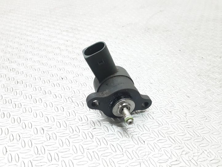 Mercedes-Benz S W220 Fuel pressure regulator A6110780149