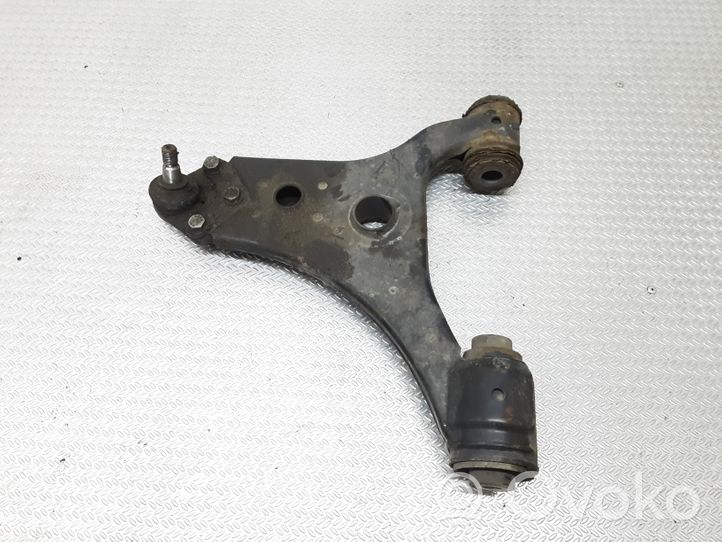 Mercedes-Benz A W169 Braccio di controllo sospensione anteriore inferiore/braccio oscillante A1693300307