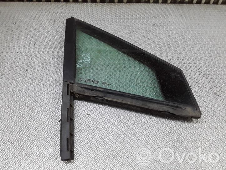 Citroen C4 I Front vent window/glass (coupe) 