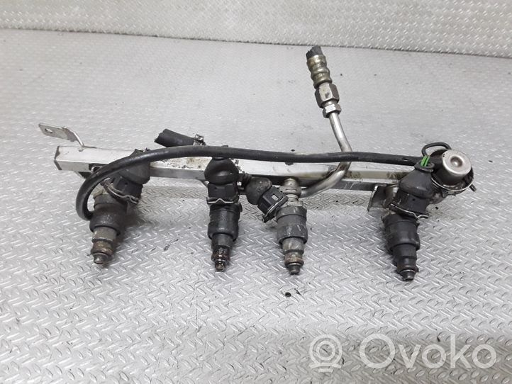 Audi A4 S4 B5 8D Set di iniettori 050133681A