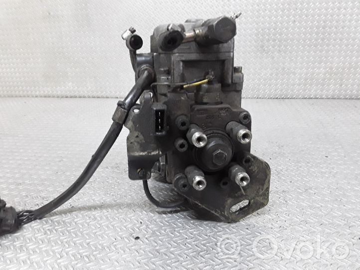 Volkswagen PASSAT B4 Polttoaineen ruiskutuksen suurpainepumppu 028130110N