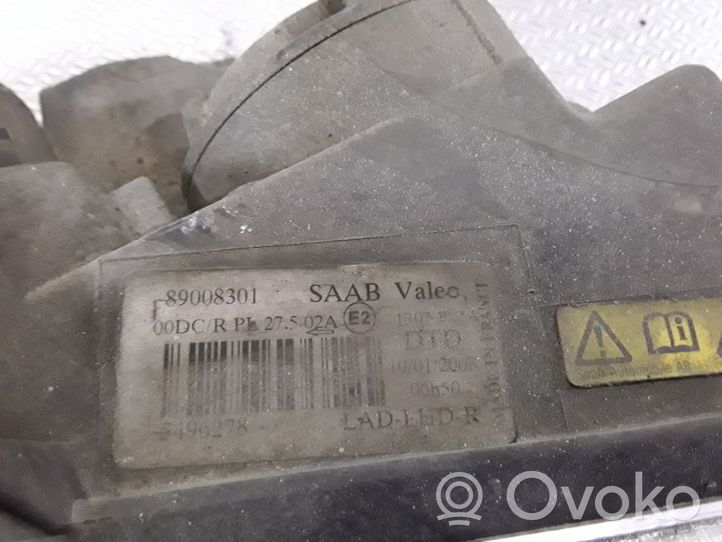 Saab 9-5 Lampa przednia 89008301