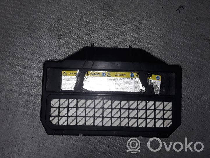 Volkswagen Touareg I Couvercle de boîtier de batterie 7L6915430A