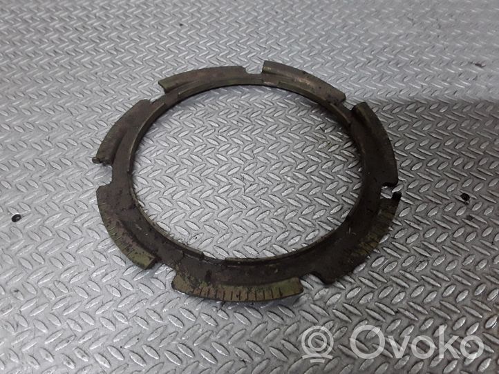 Volkswagen Touareg I Bague de verrouillage pour réservoir de carburant 16658028