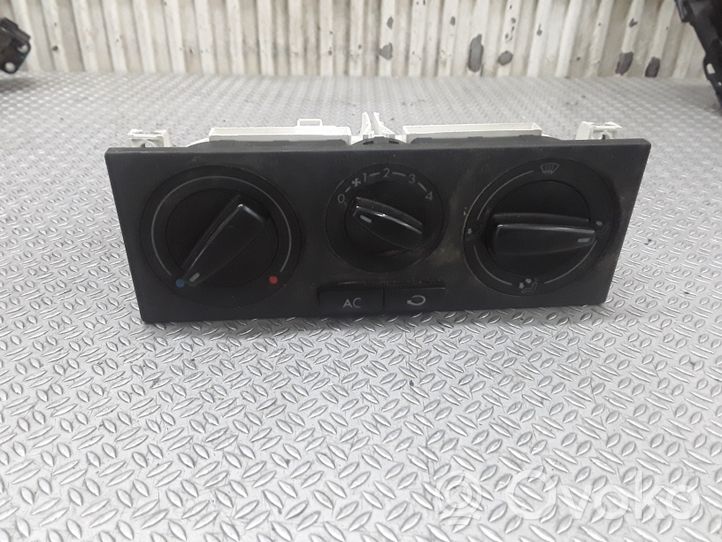 Volkswagen Jetta IV Panel klimatyzacji 1J0820045F