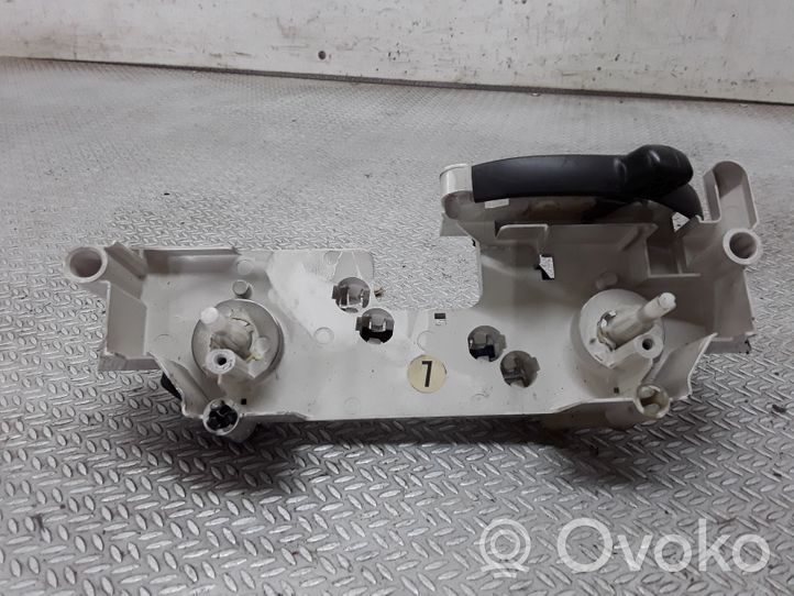 Toyota Yaris Oro kondicionieriaus/ klimato/ pečiuko valdymo blokas (salone) 758277