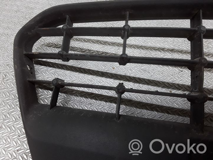 Ford C-MAX I Grille inférieure de pare-chocs avant 7M5117B968A