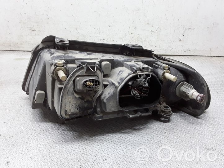 Audi A4 S4 B5 8D Lampa przednia 