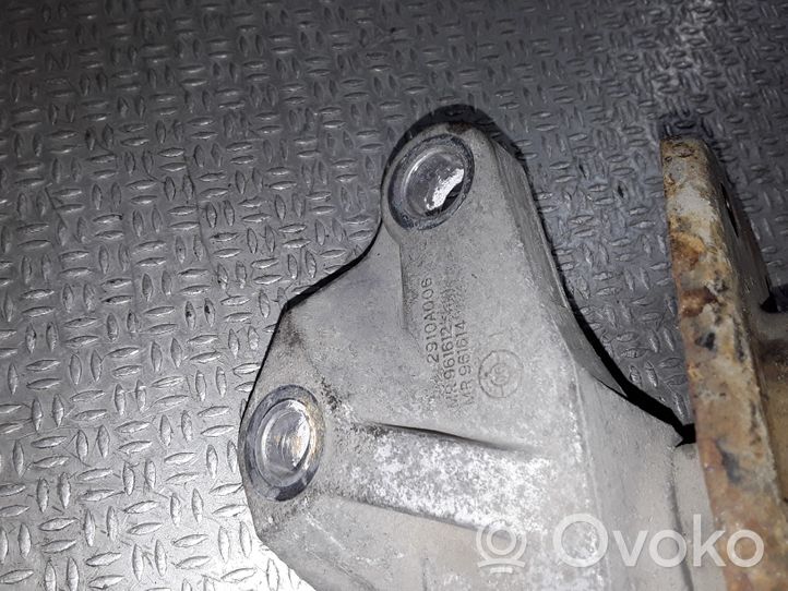 Mitsubishi Colt Supporto di montaggio del motore MR961612